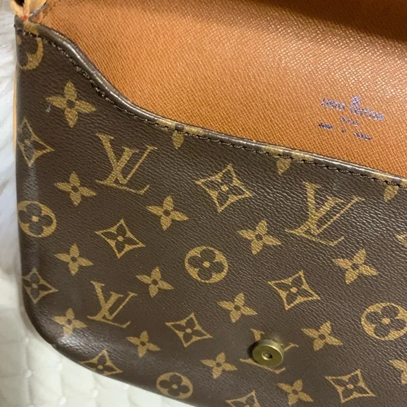 Elegant Brown Designer Look Shoulder Bag - Picture 4 of 6